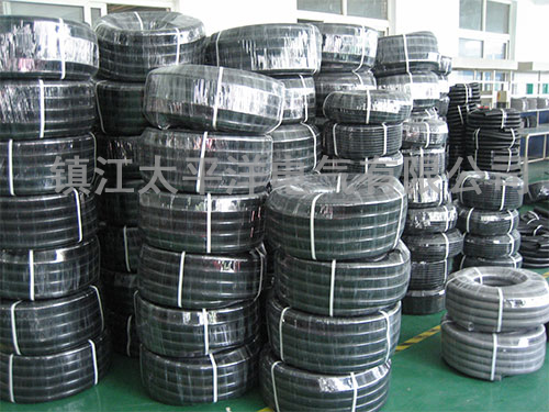 黑色(se)波紋尼(ni)龍軟管(guǎn)