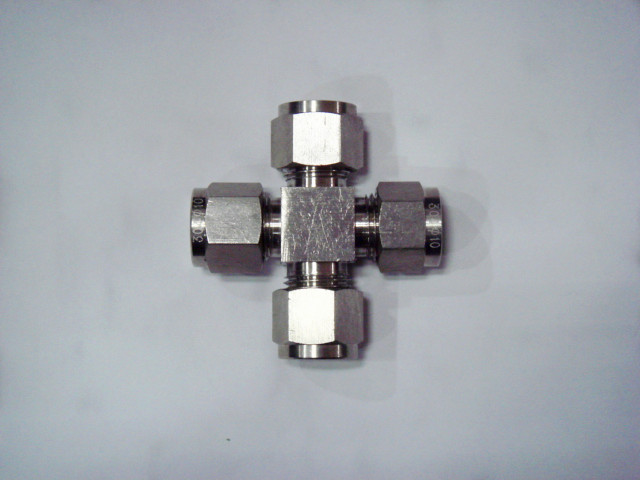 卡套四(si)通接頭(tóu)